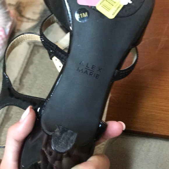 Shoes - Picture 4 of 4